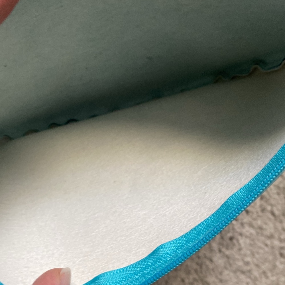 Good Vibes Kiwi 🥝 design cosmetic bag - Picture 16 of 16